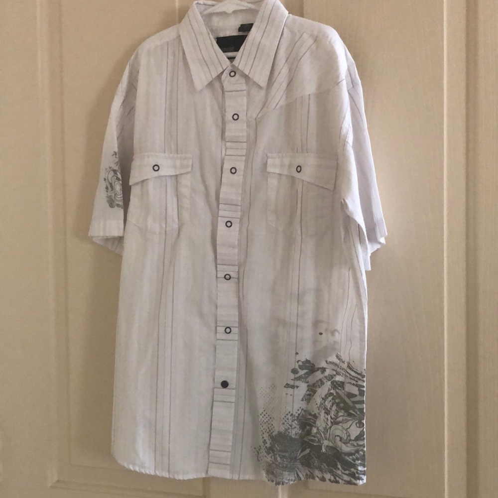 Men’s button up collared shirt